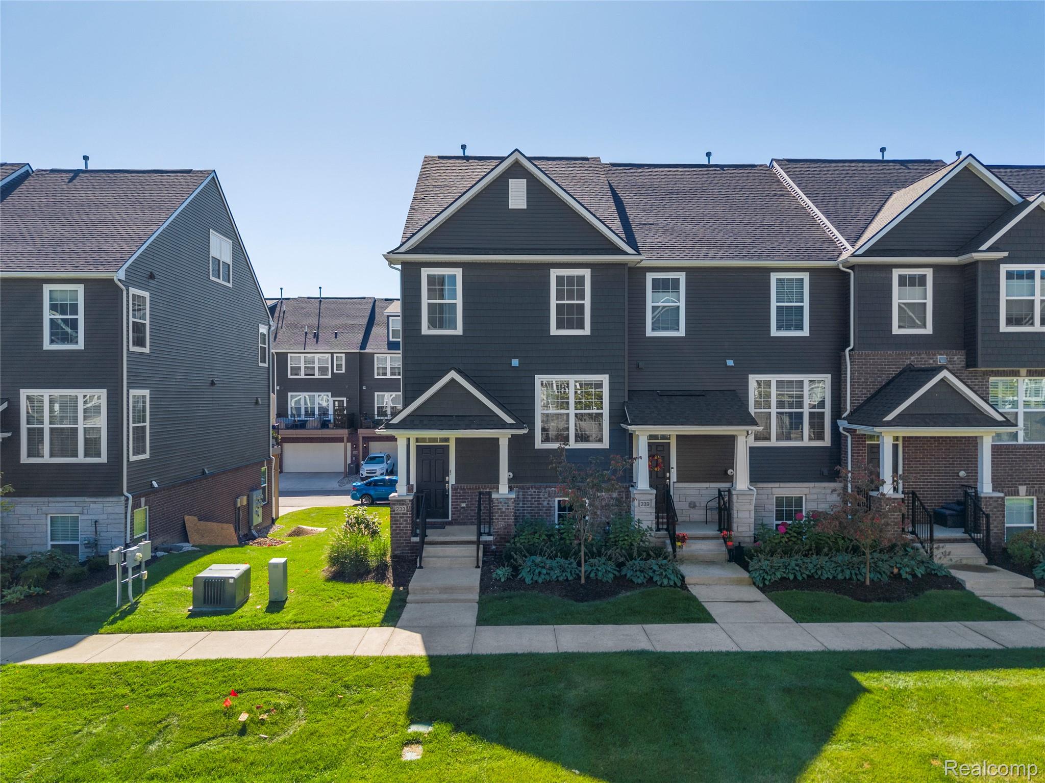 233 N Sydney Court