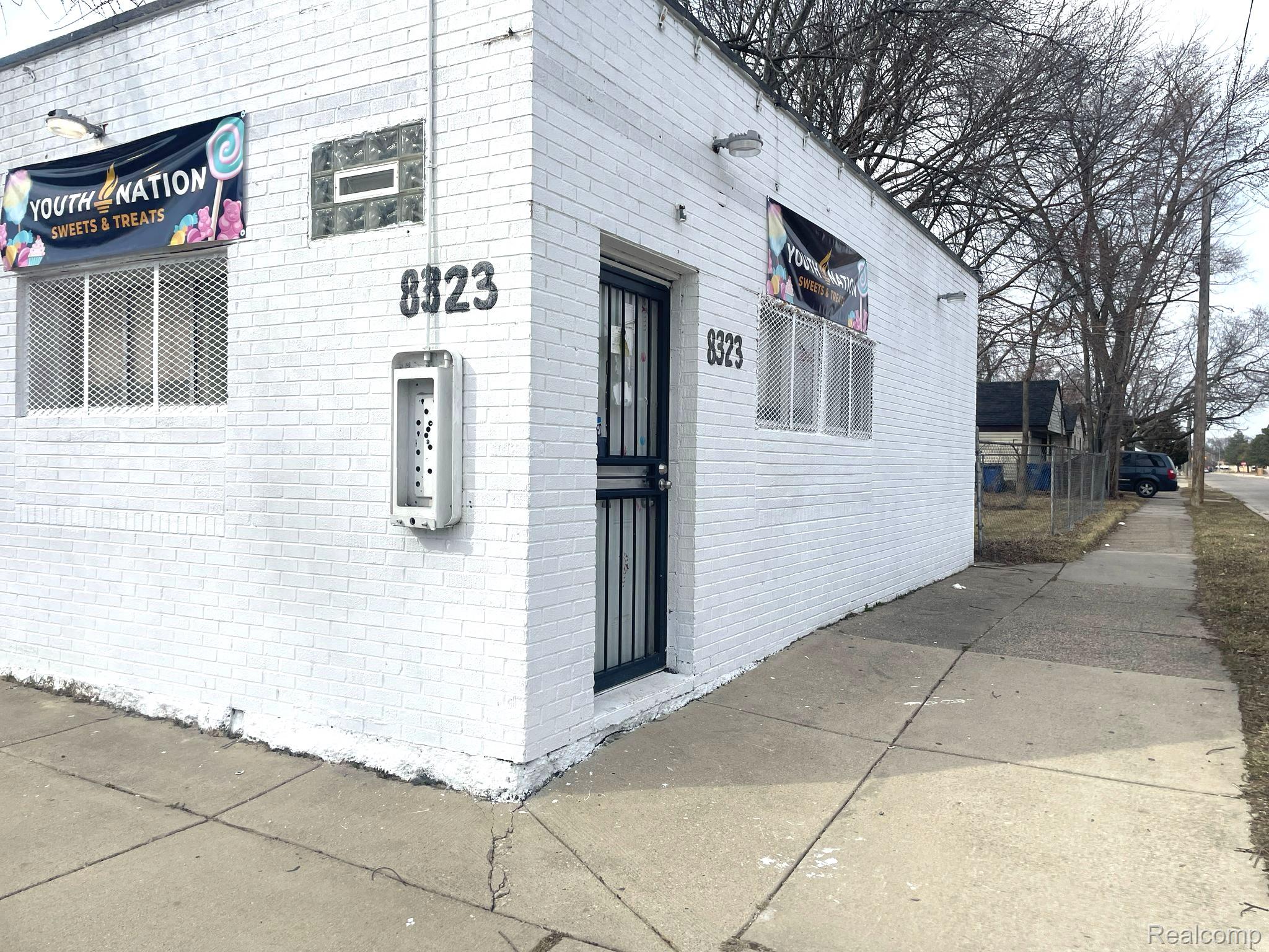 8323 PACKARD Avenue