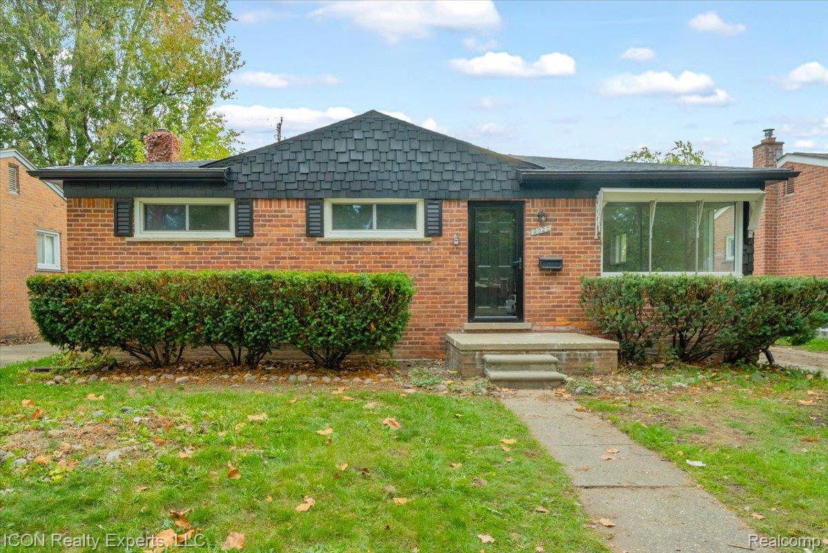 9020 Leverne