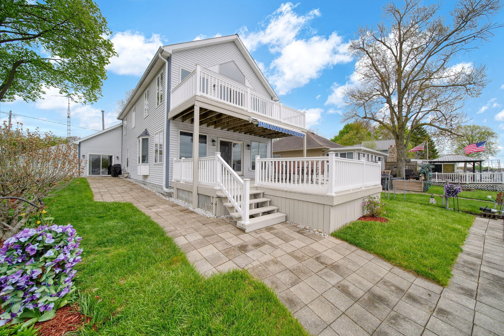 217 N Lakeside Drive