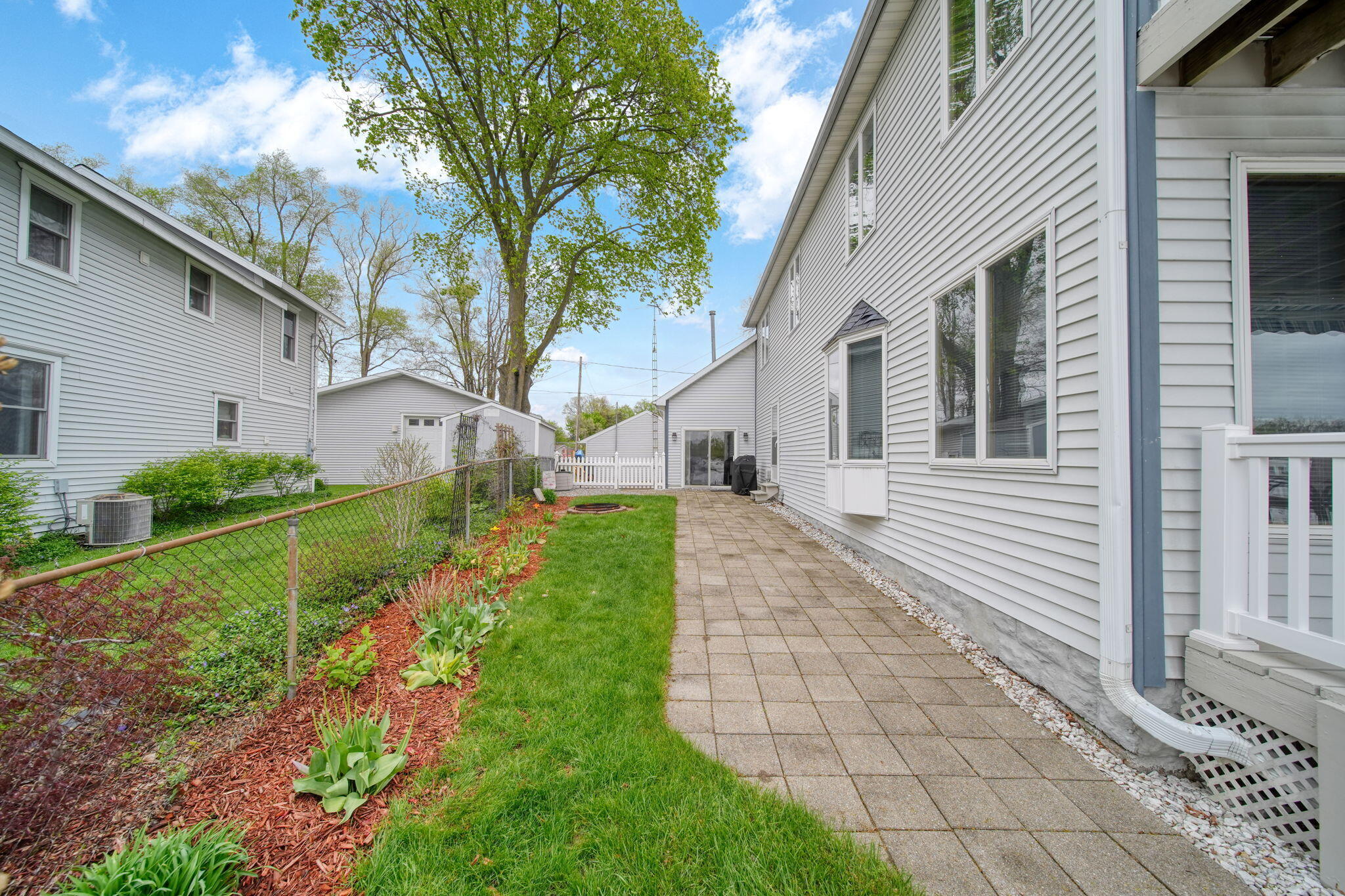 217 N Lakeside Drive