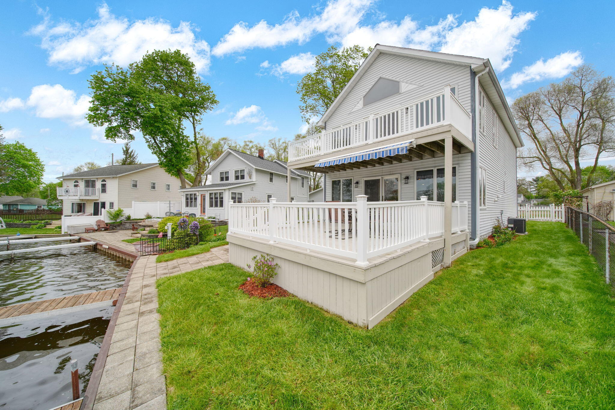 217 N Lakeside Drive