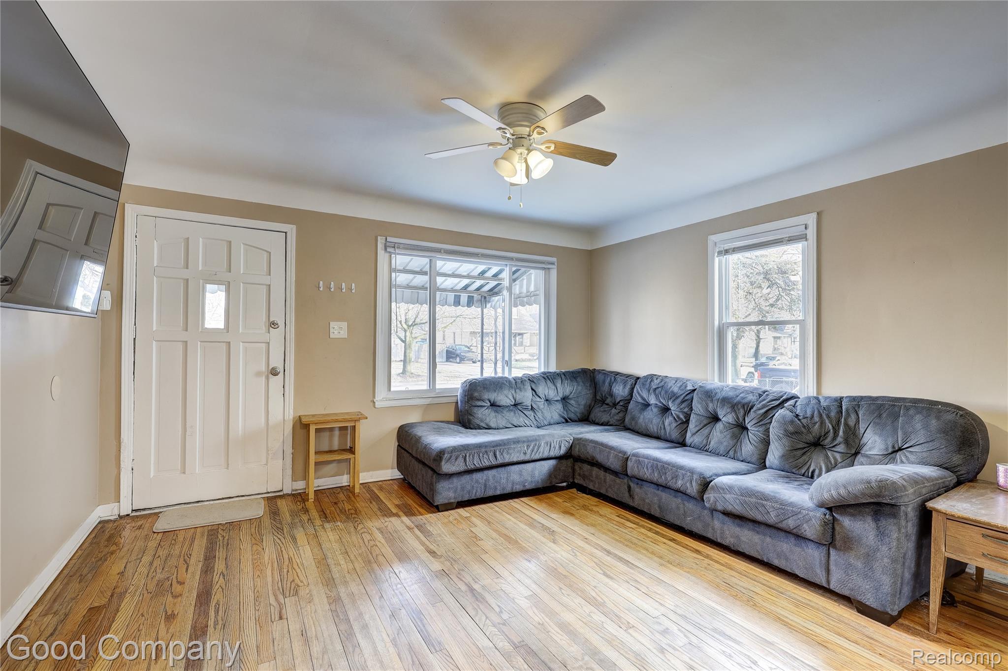 1216 E George Avenue