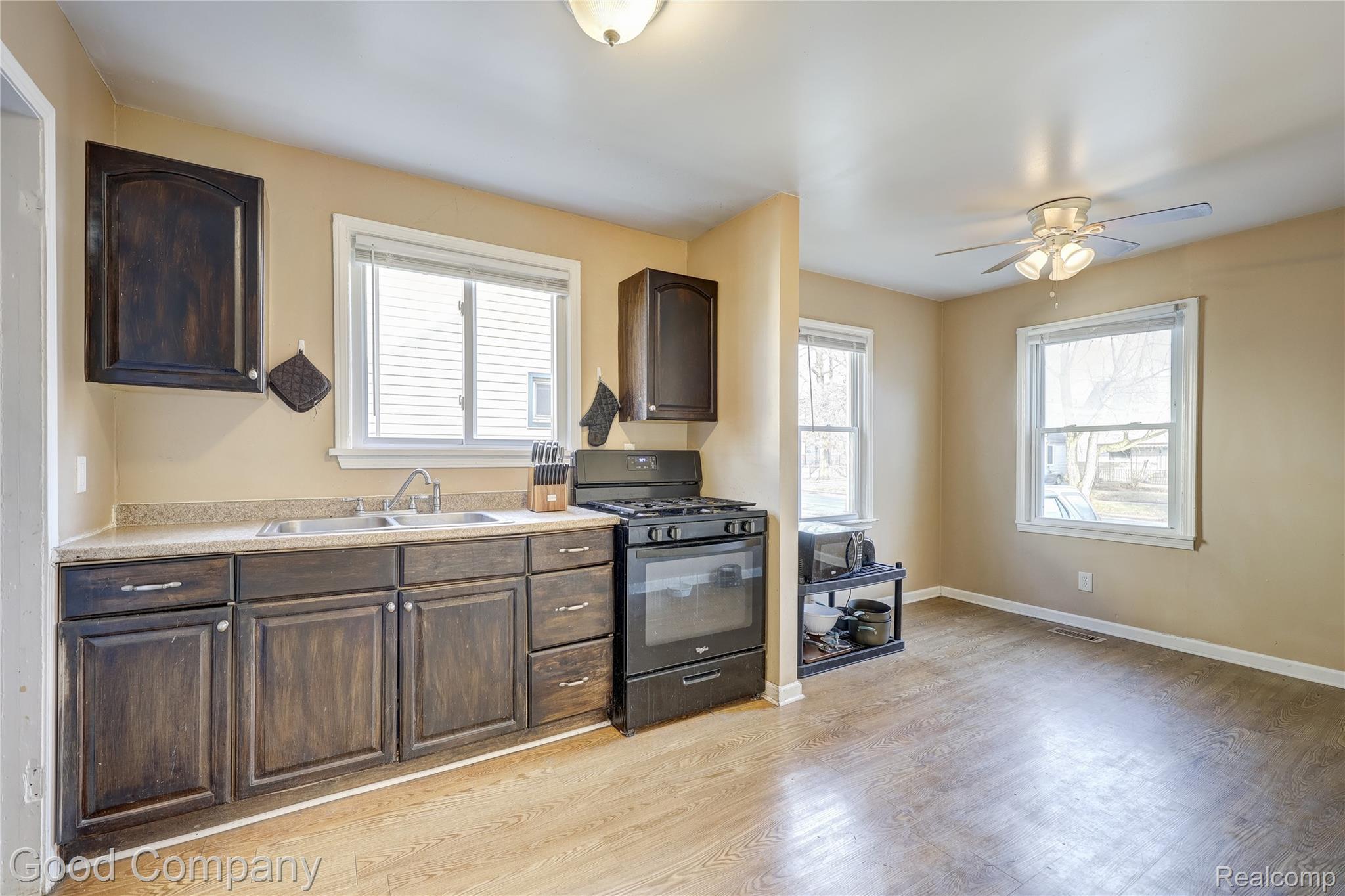 1216 E George Avenue