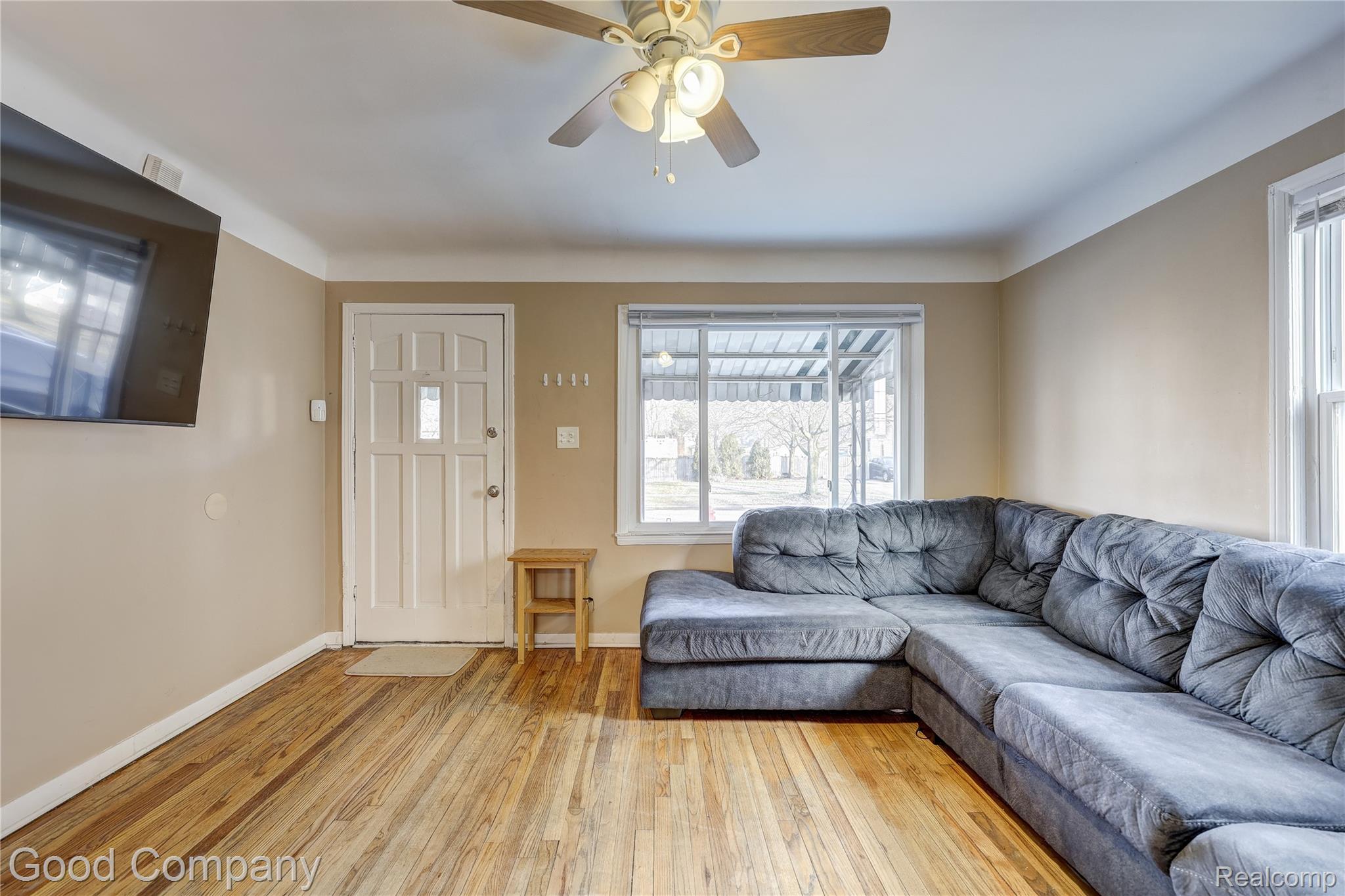 1216 E George Avenue