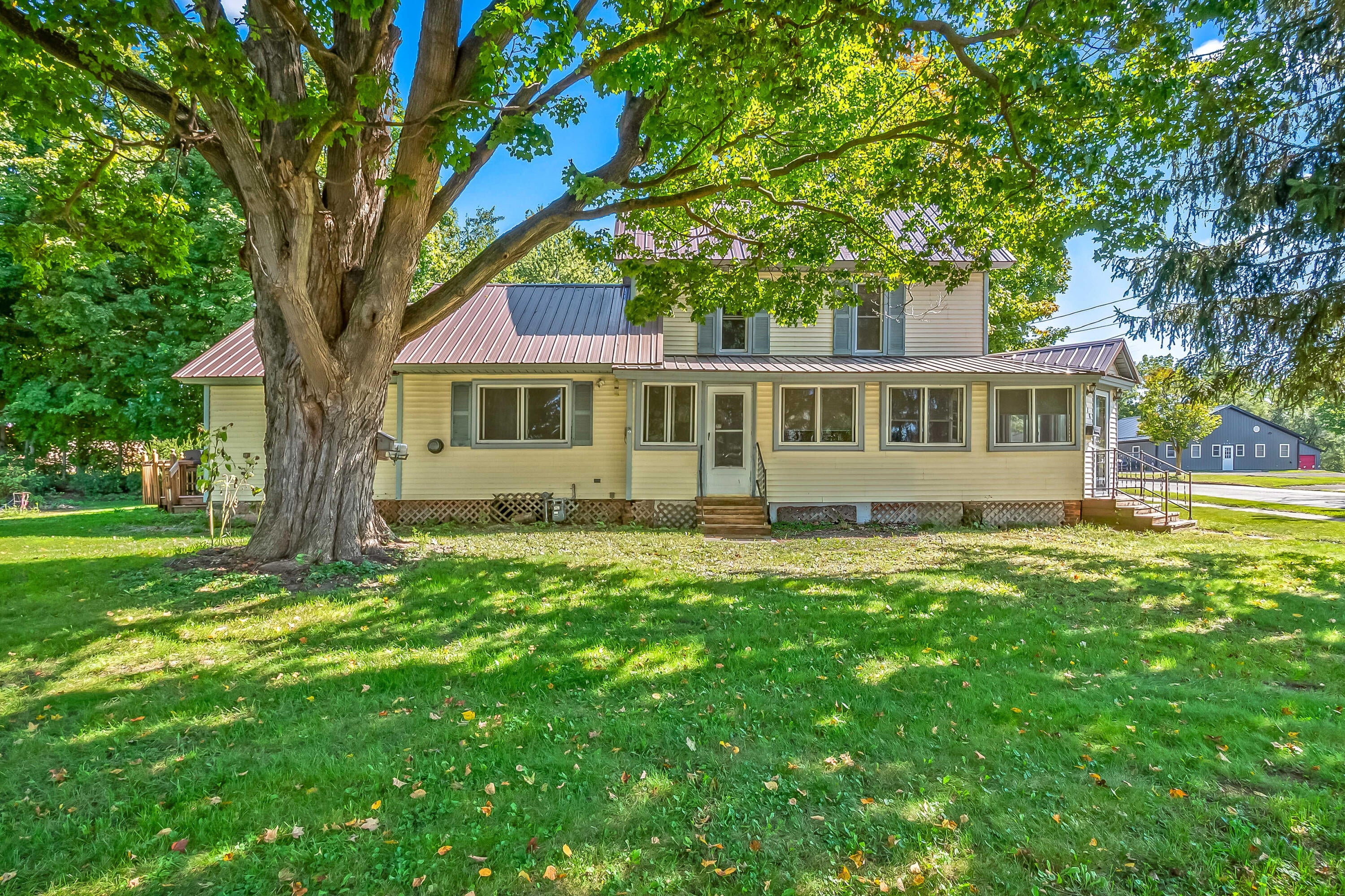 128 E St Joe Street