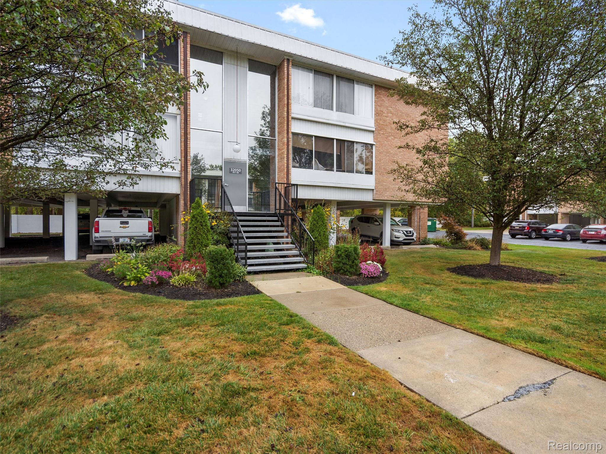 32050 Grand River Avenue 58