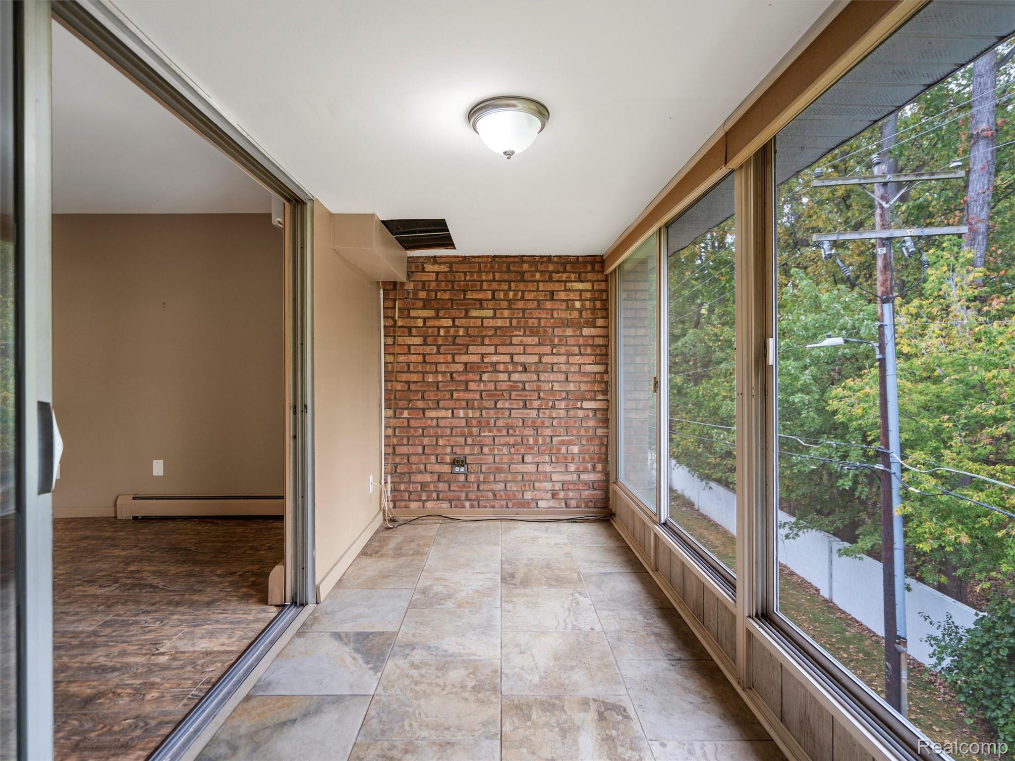 32050 Grand River Avenue 58