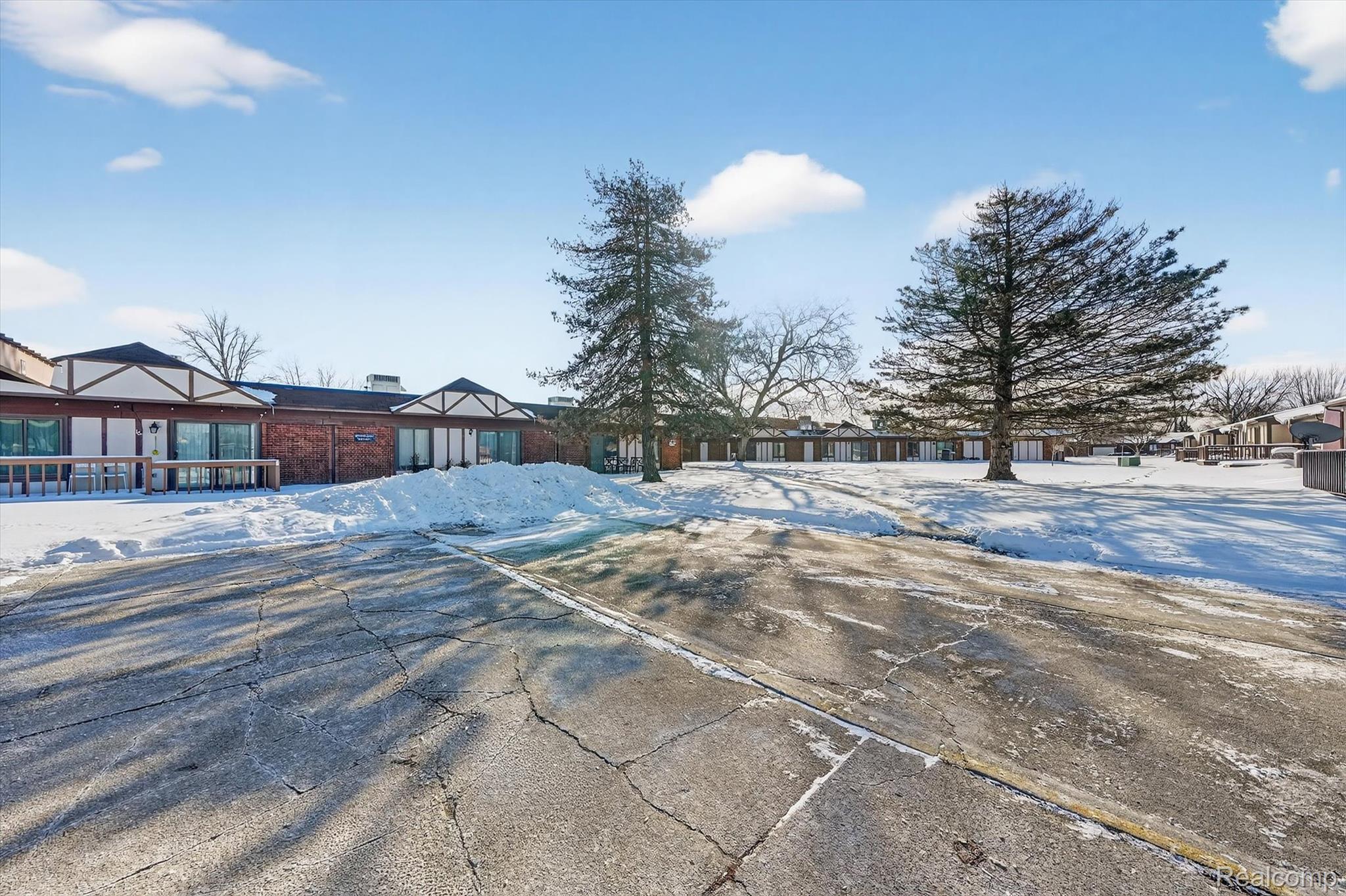 29900 N Grand Oaks Drive