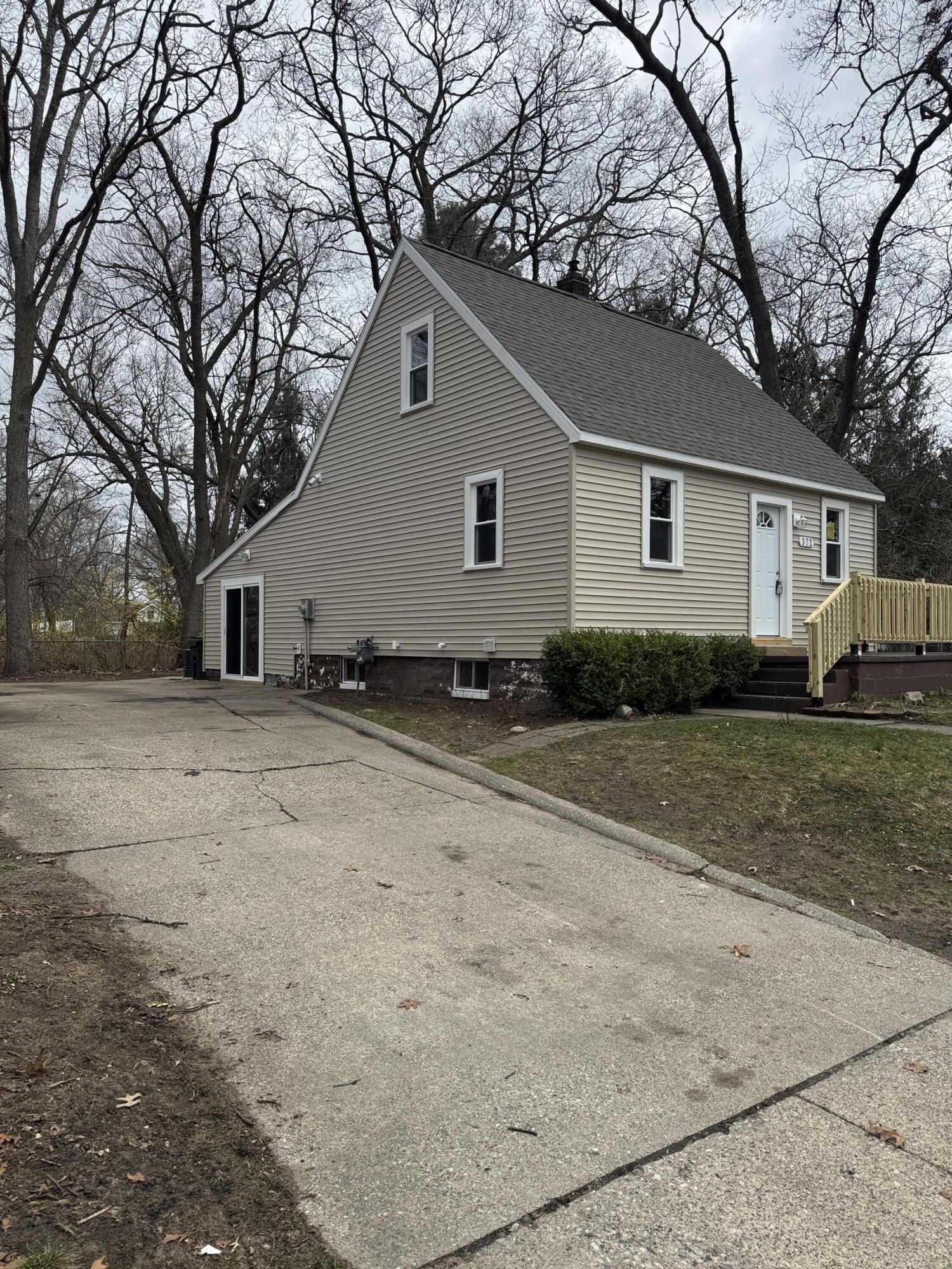 372 Creston Street