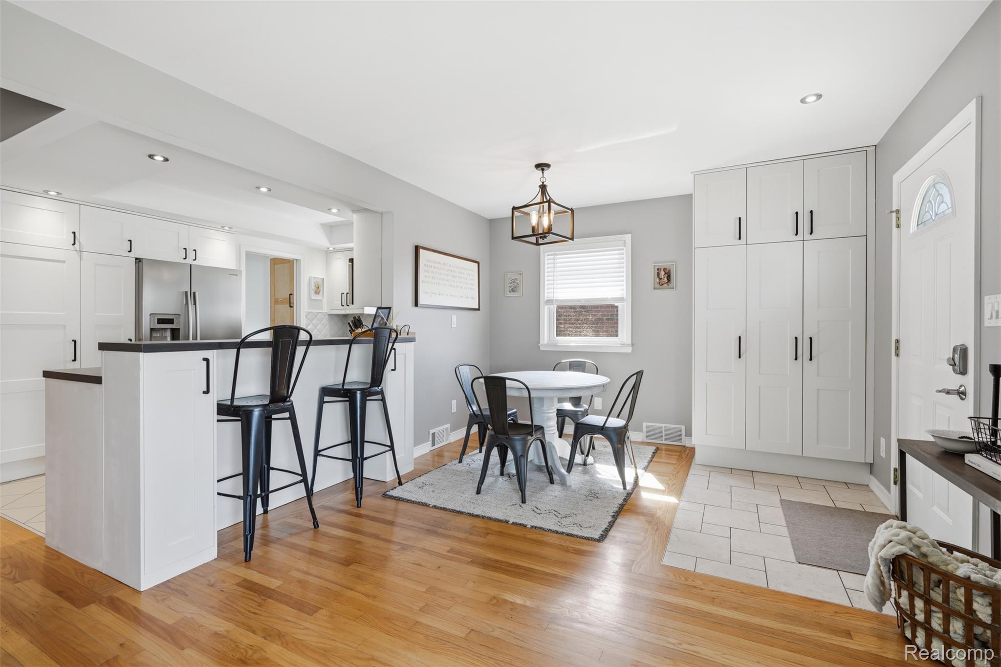 65 W Elmwood Avenue