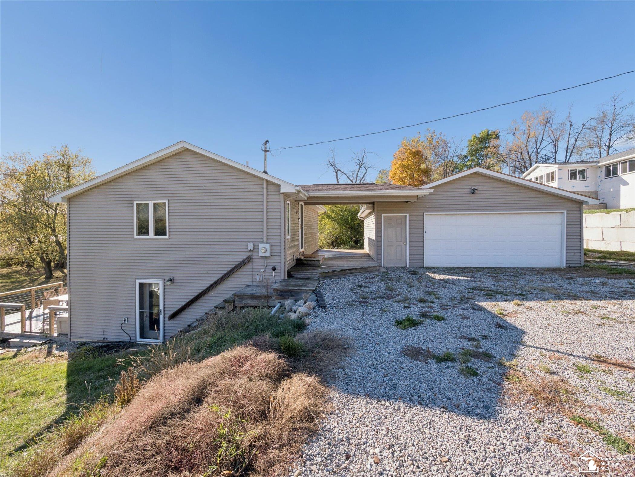 7302 N Lakeview Drive