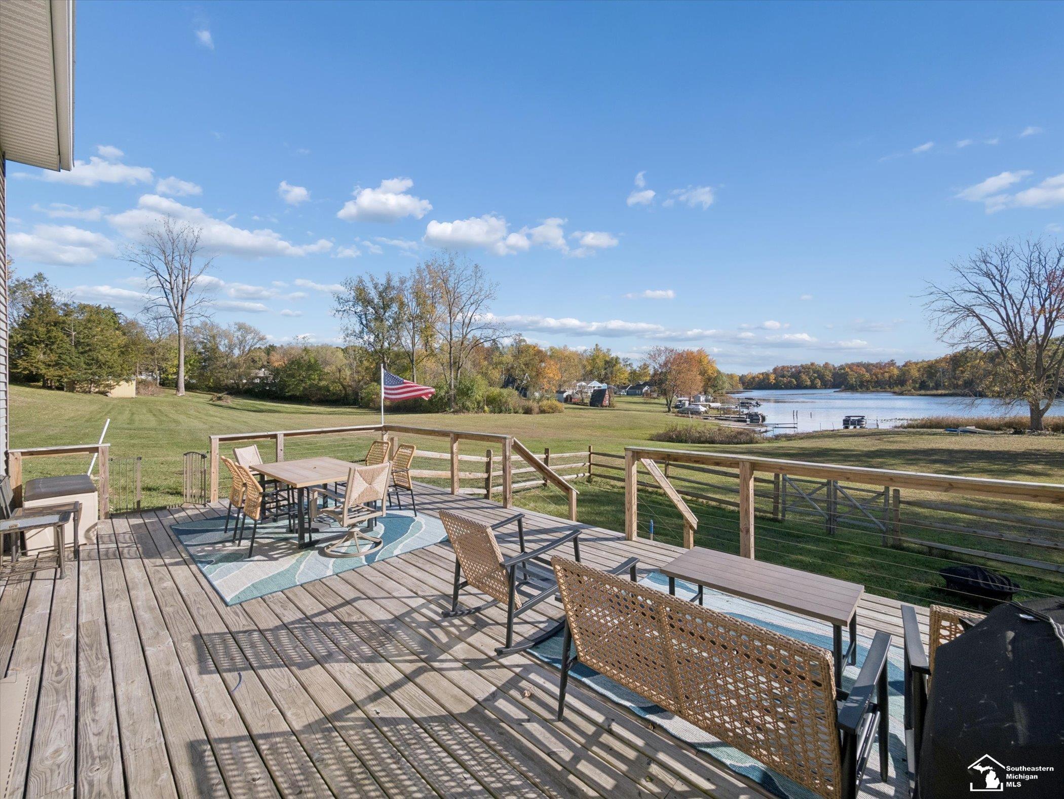 7302 N Lakeview Drive