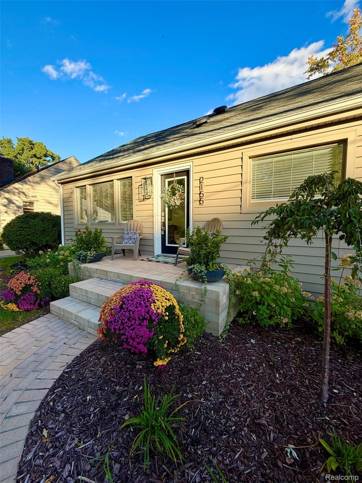 2155 Avondale