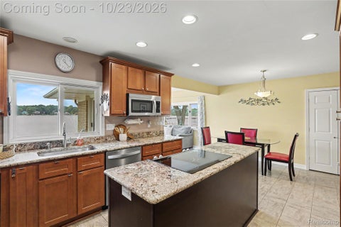 Tiny photo for 98 Edgelake Drive, Waterford Charter Township, MI 48327 (MLS # 20261060527)