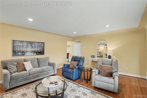 Tiny photo for 98 Edgelake Drive, Waterford Charter Township, MI 48327 (MLS # 20261060527)