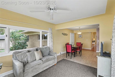 Tiny photo for 98 Edgelake Drive, Waterford Charter Township, MI 48327 (MLS # 20261060527)