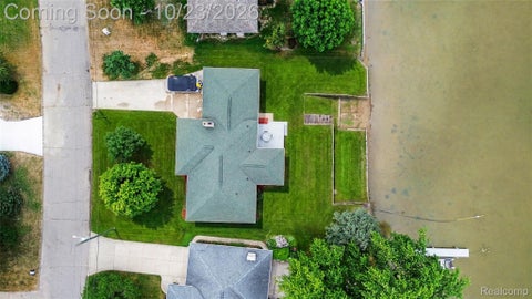 Tiny photo for 98 Edgelake Drive, Waterford Charter Township, MI 48327 (MLS # 20261060527)