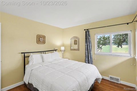 Tiny photo for 98 Edgelake Drive, Waterford Charter Township, MI 48327 (MLS # 20261060527)