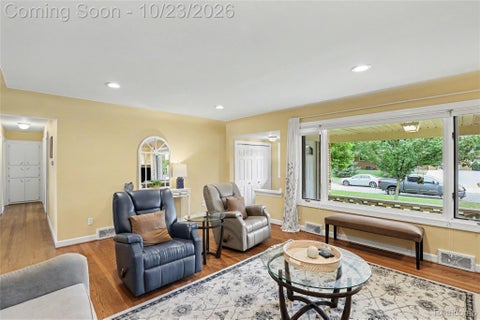 Tiny photo for 98 Edgelake Drive, Waterford Charter Township, MI 48327 (MLS # 20261060527)
