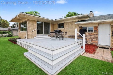 Tiny photo for 98 Edgelake Drive, Waterford Charter Township, MI 48327 (MLS # 20261060527)