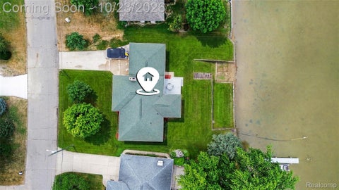 Tiny photo for 98 Edgelake Drive, Waterford Charter Township, MI 48327 (MLS # 20261060527)