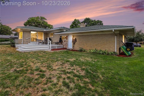 Tiny photo for 98 Edgelake Drive, Waterford Charter Township, MI 48327 (MLS # 20261060527)