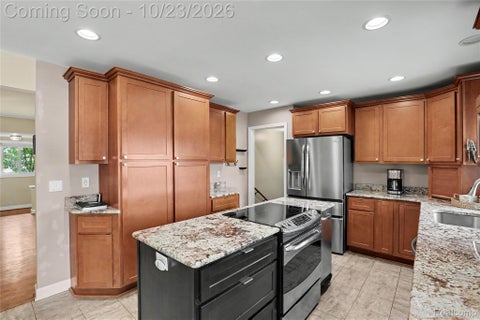 Tiny photo for 98 Edgelake Drive, Waterford Charter Township, MI 48327 (MLS # 20261060527)