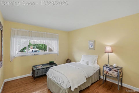 Tiny photo for 98 Edgelake Drive, Waterford Charter Township, MI 48327 (MLS # 20261060527)