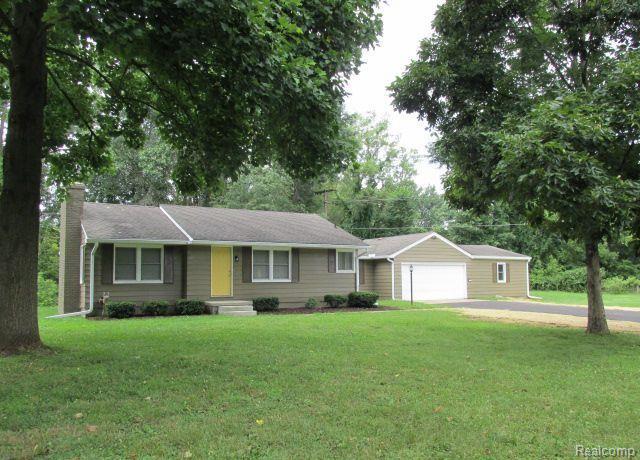 Photo of 737 S DUCK LAKE Road, Milford Charter Township, MI 48381 (MLS # 20261086140)