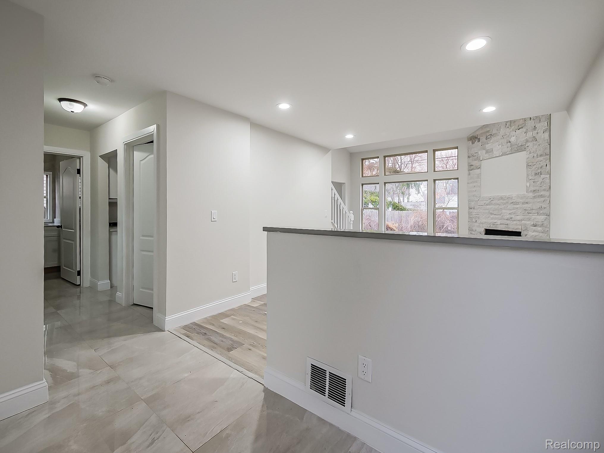 1730 E Woodruff Avenue