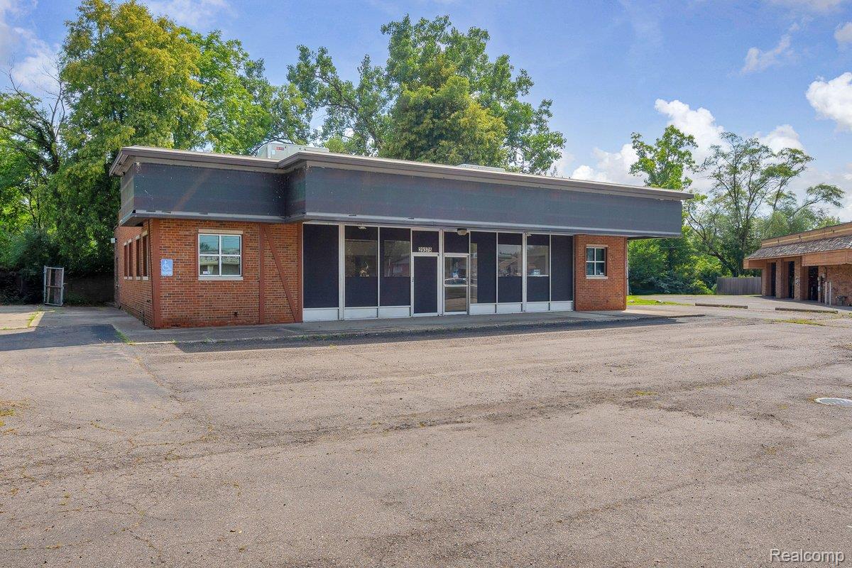 29375 W 10 Mile Road