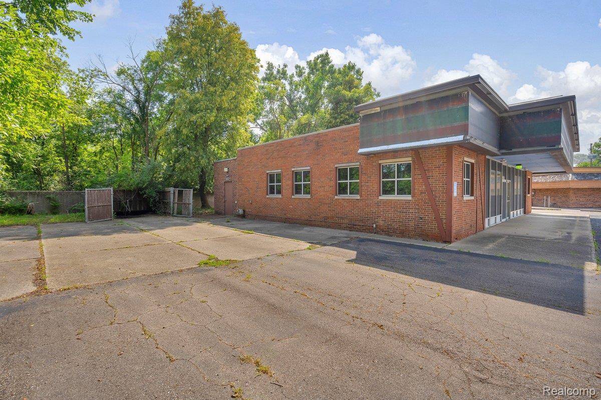 29375 W 10 Mile Road