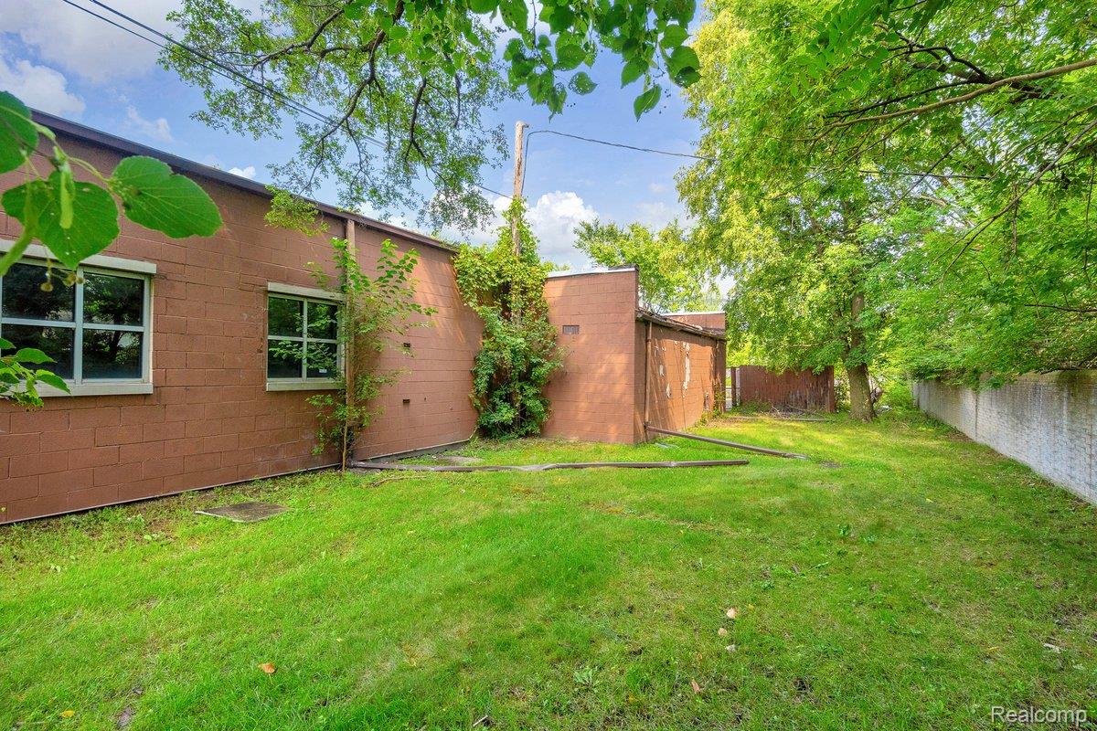 29375 W 10 Mile Road