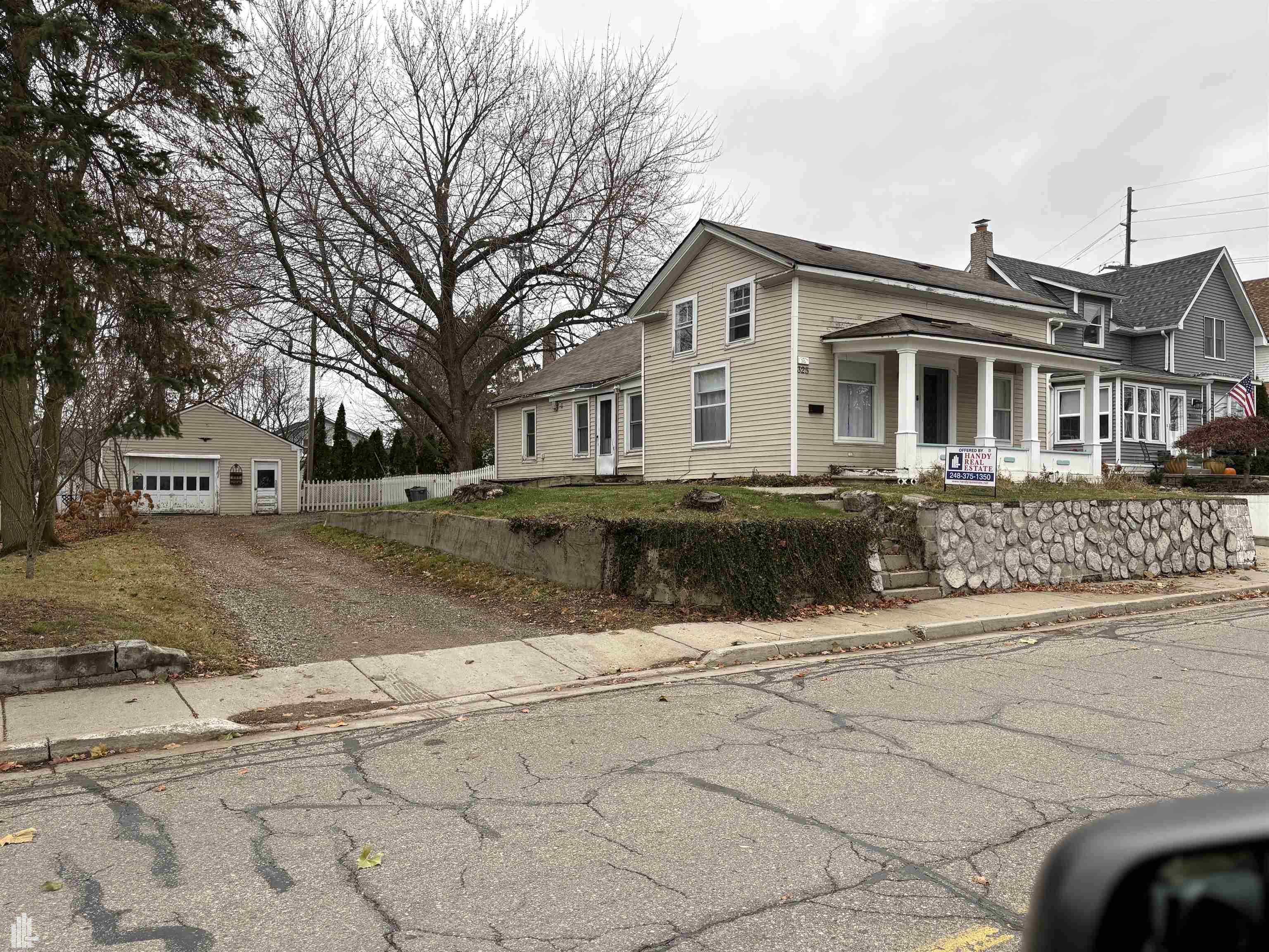 325 N Broadway Street