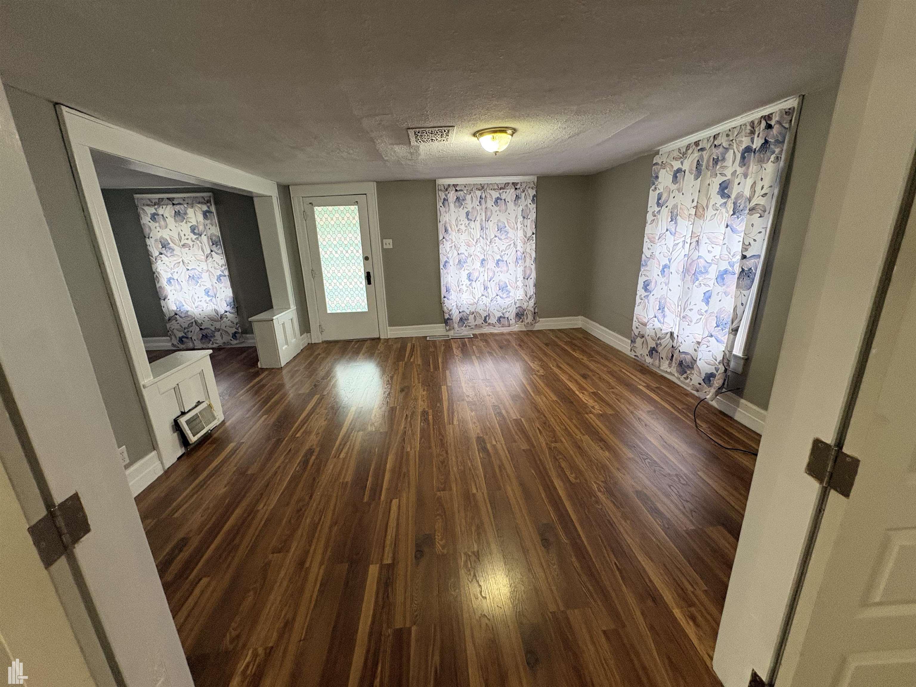 325 N Broadway Street