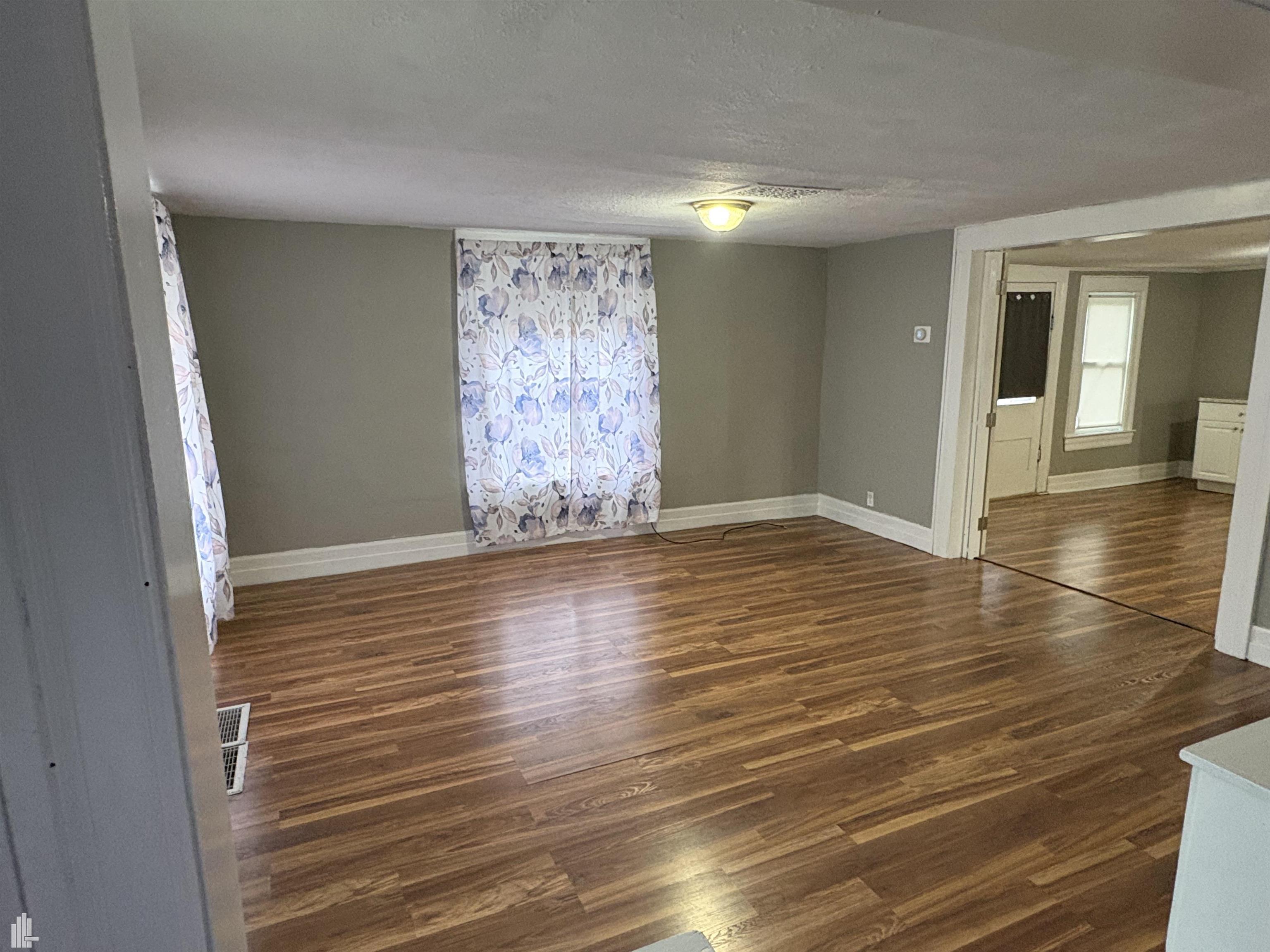 325 N Broadway Street