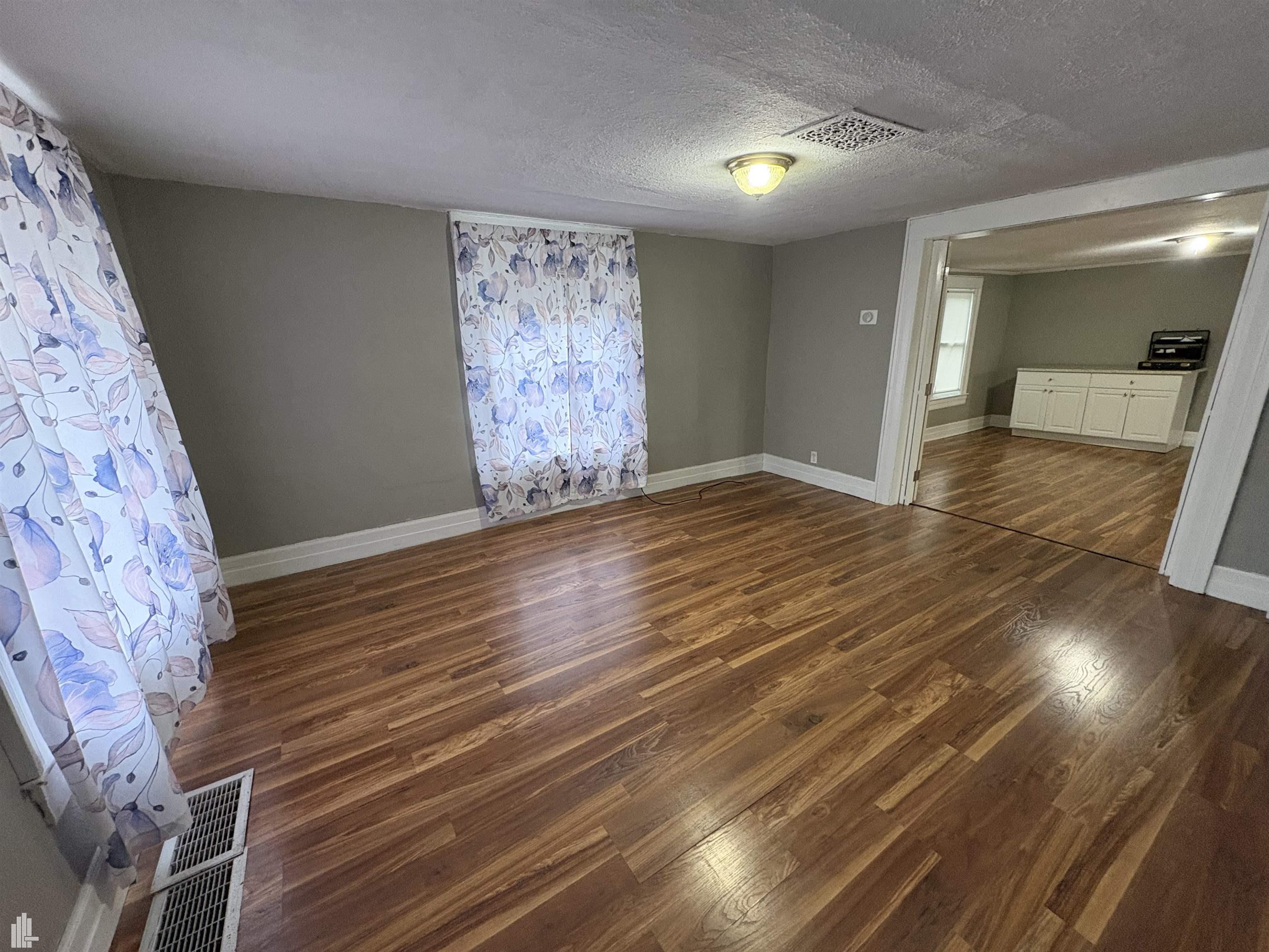 325 N Broadway Street