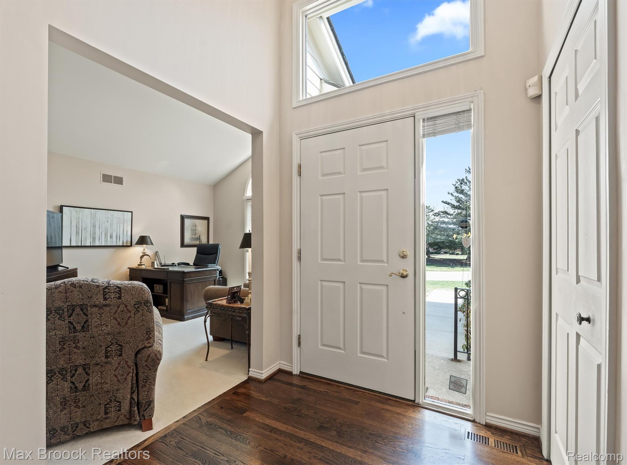 5010 Lake Vista Drive