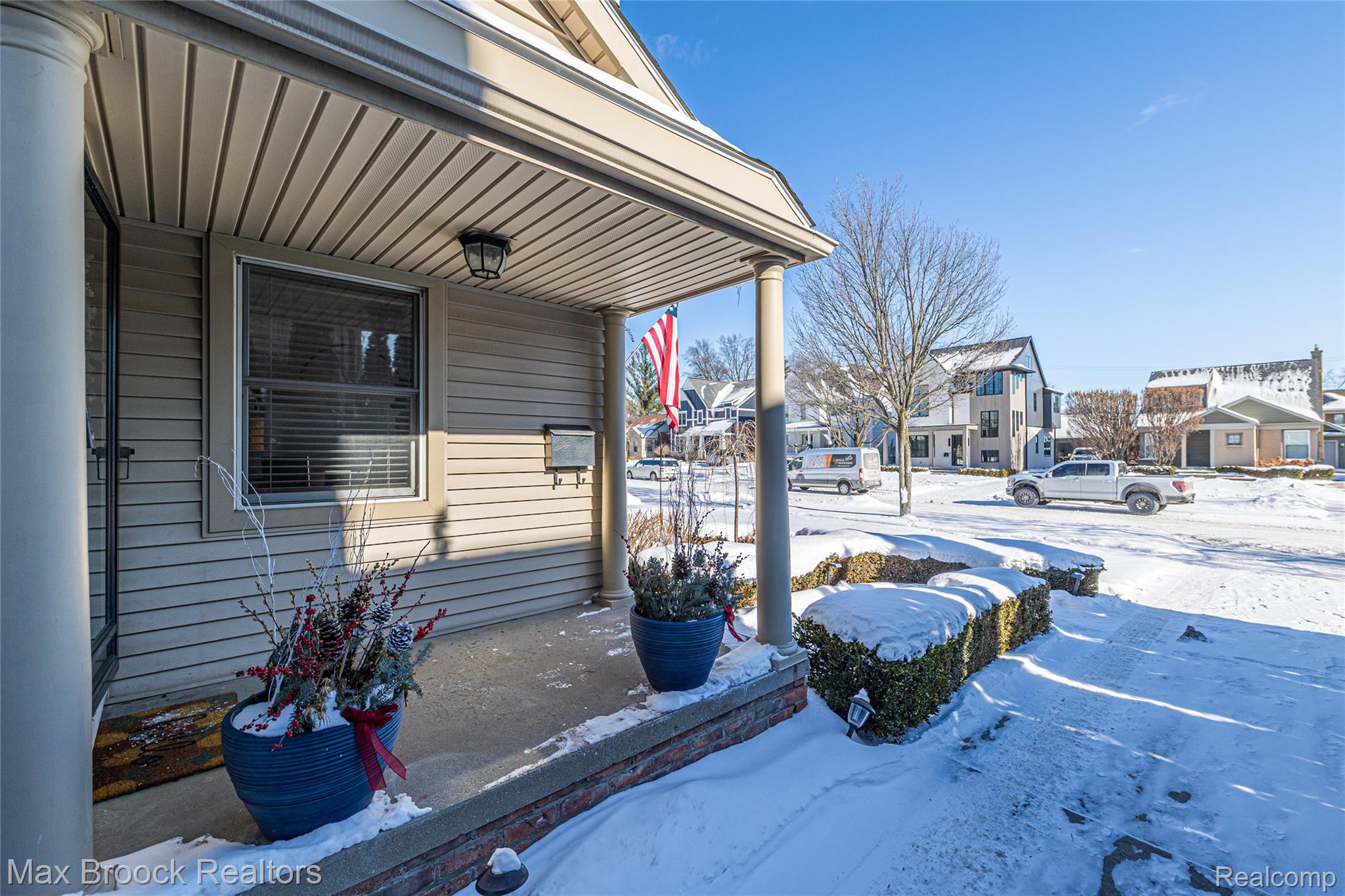 1592 Washington Boulevard