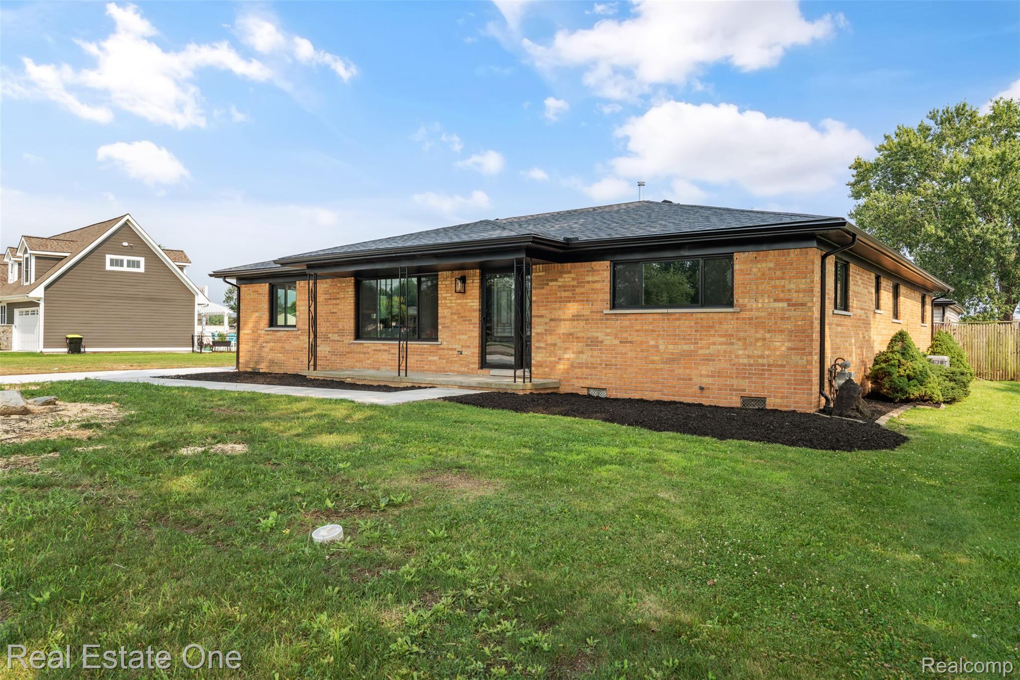 47900 Jefferson Avenue