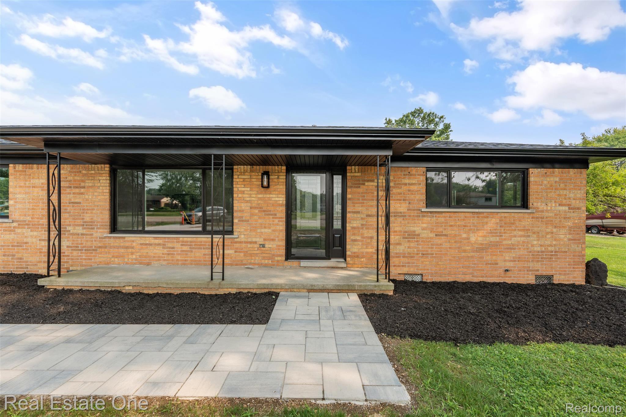 47900 Jefferson Avenue