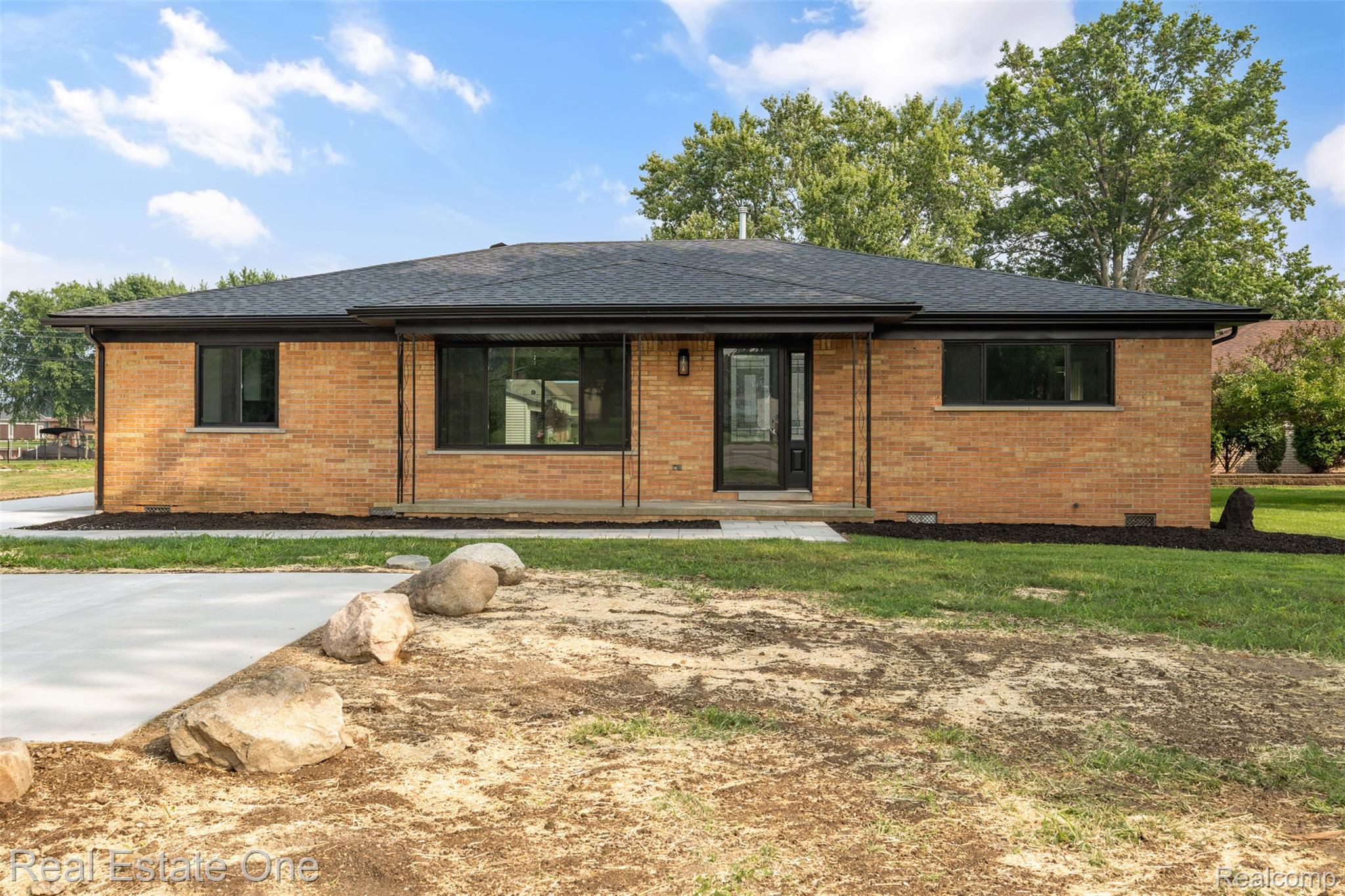 47900 Jefferson Avenue