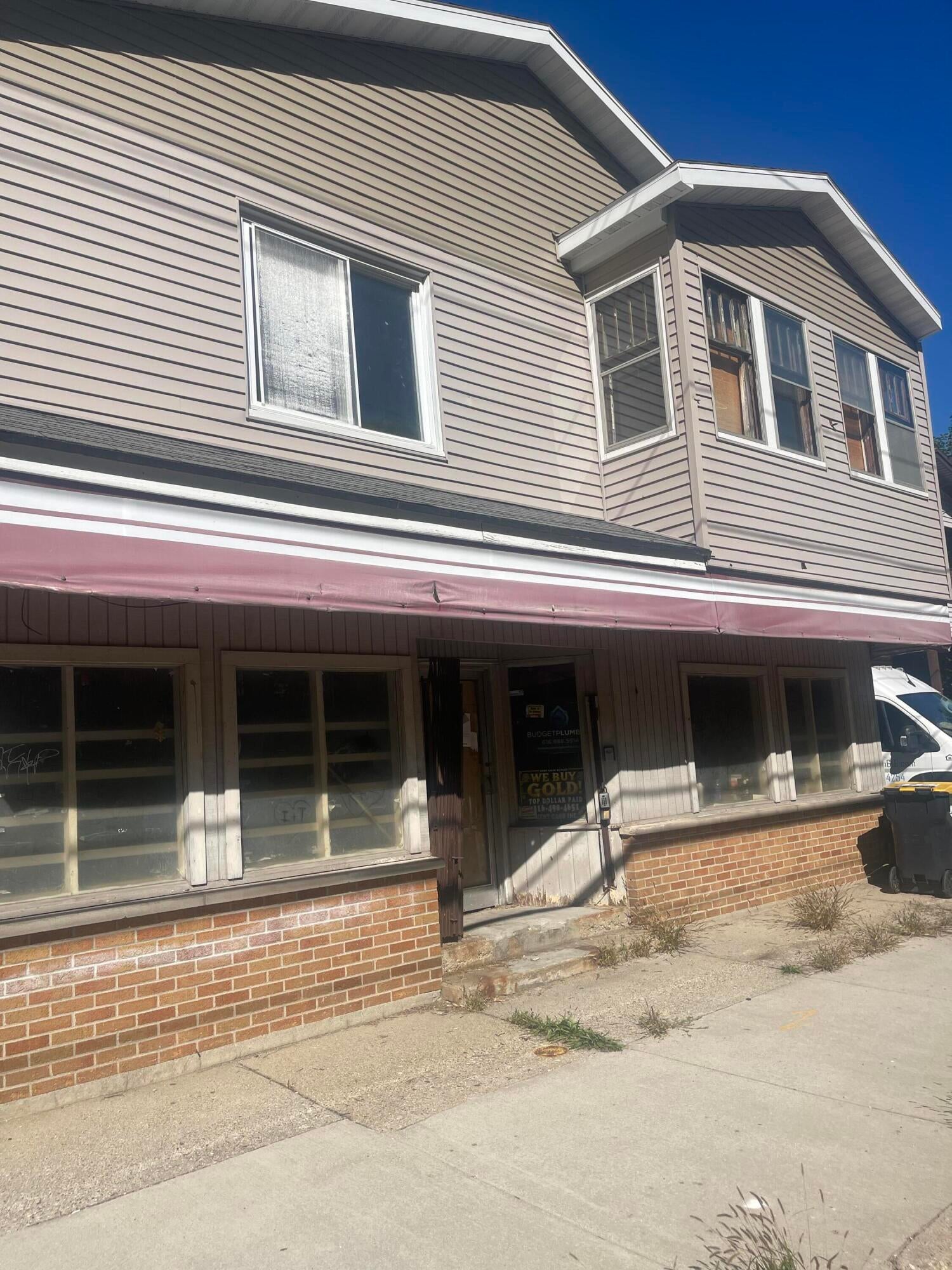 701 Knapp Street NE