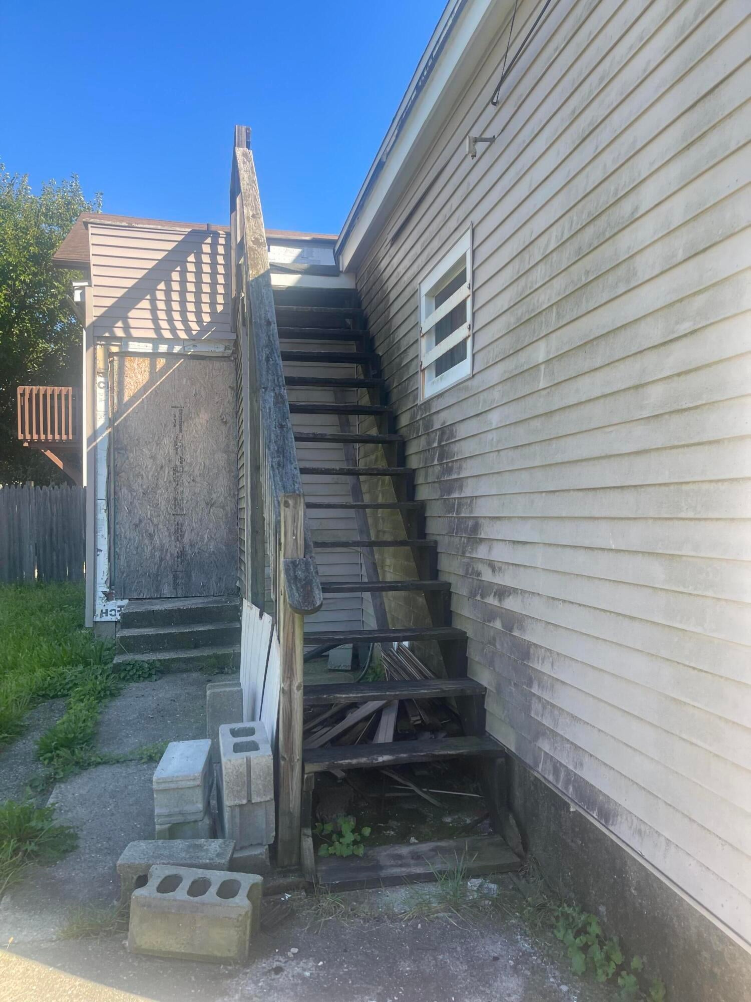 701 Knapp Street NE