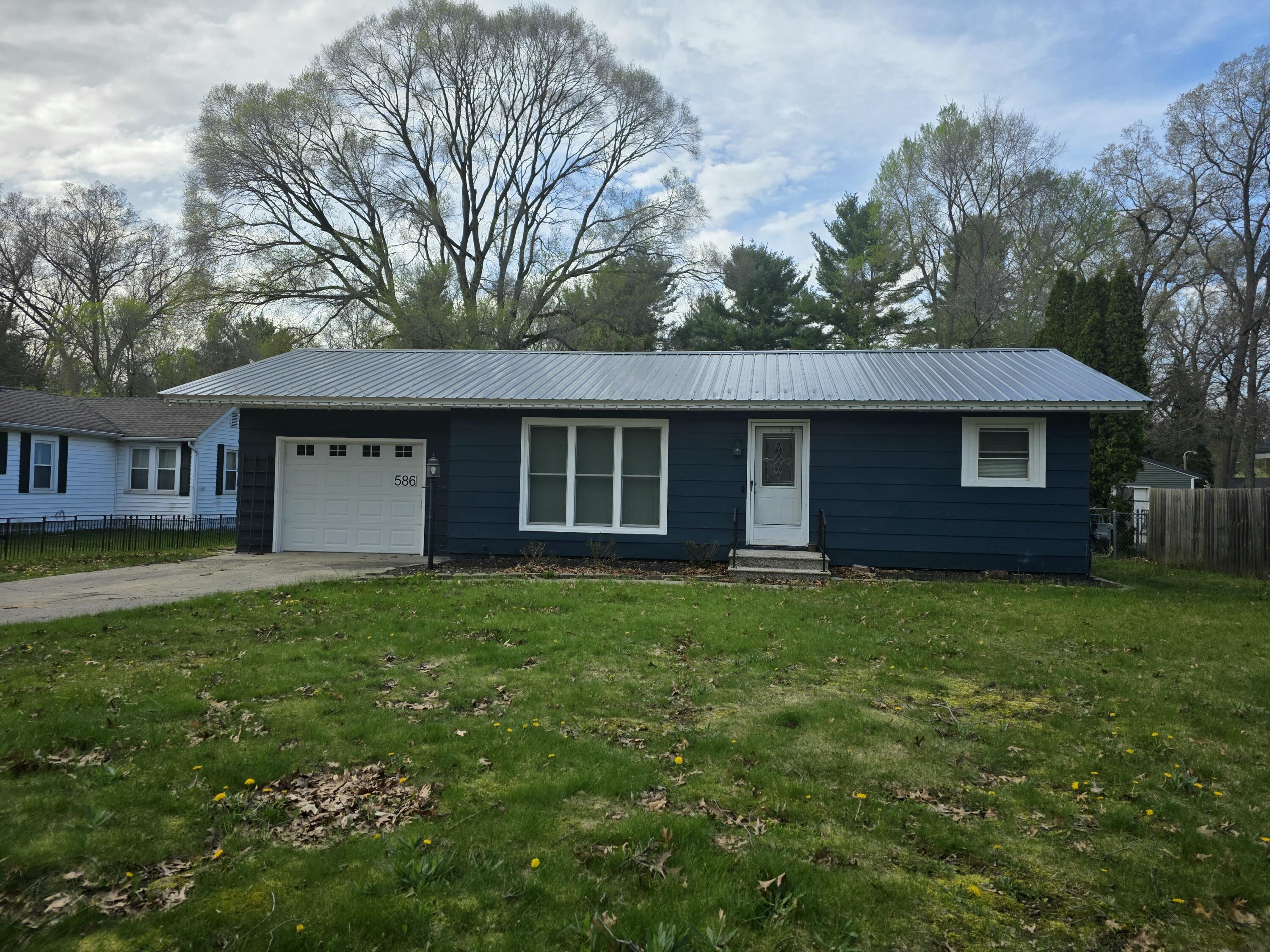 586 W River Road