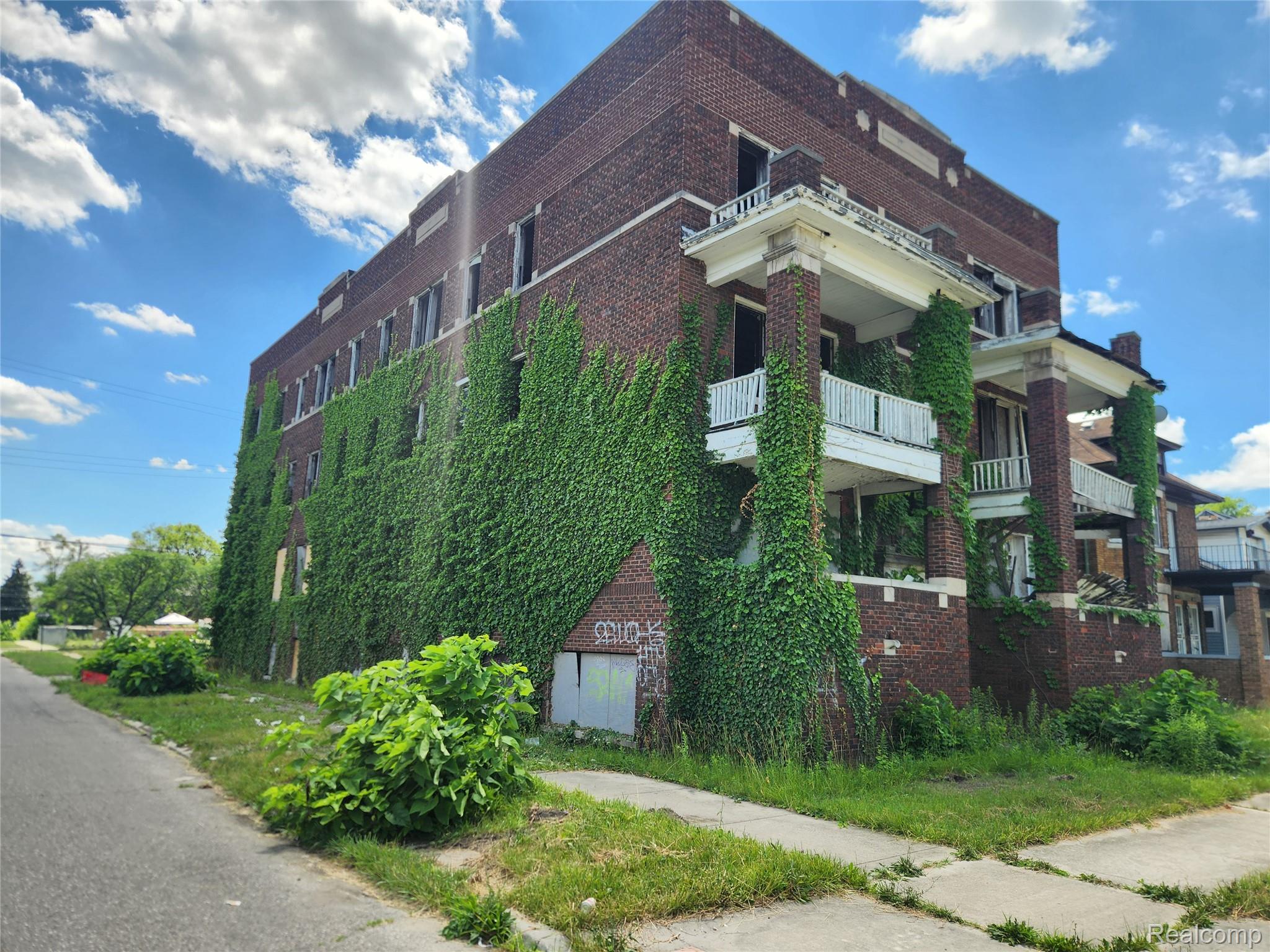 2903 MONTGOMERY Street