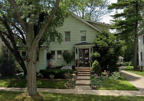 295 Rivard Boulevard Grosse Pointe City MI 48230