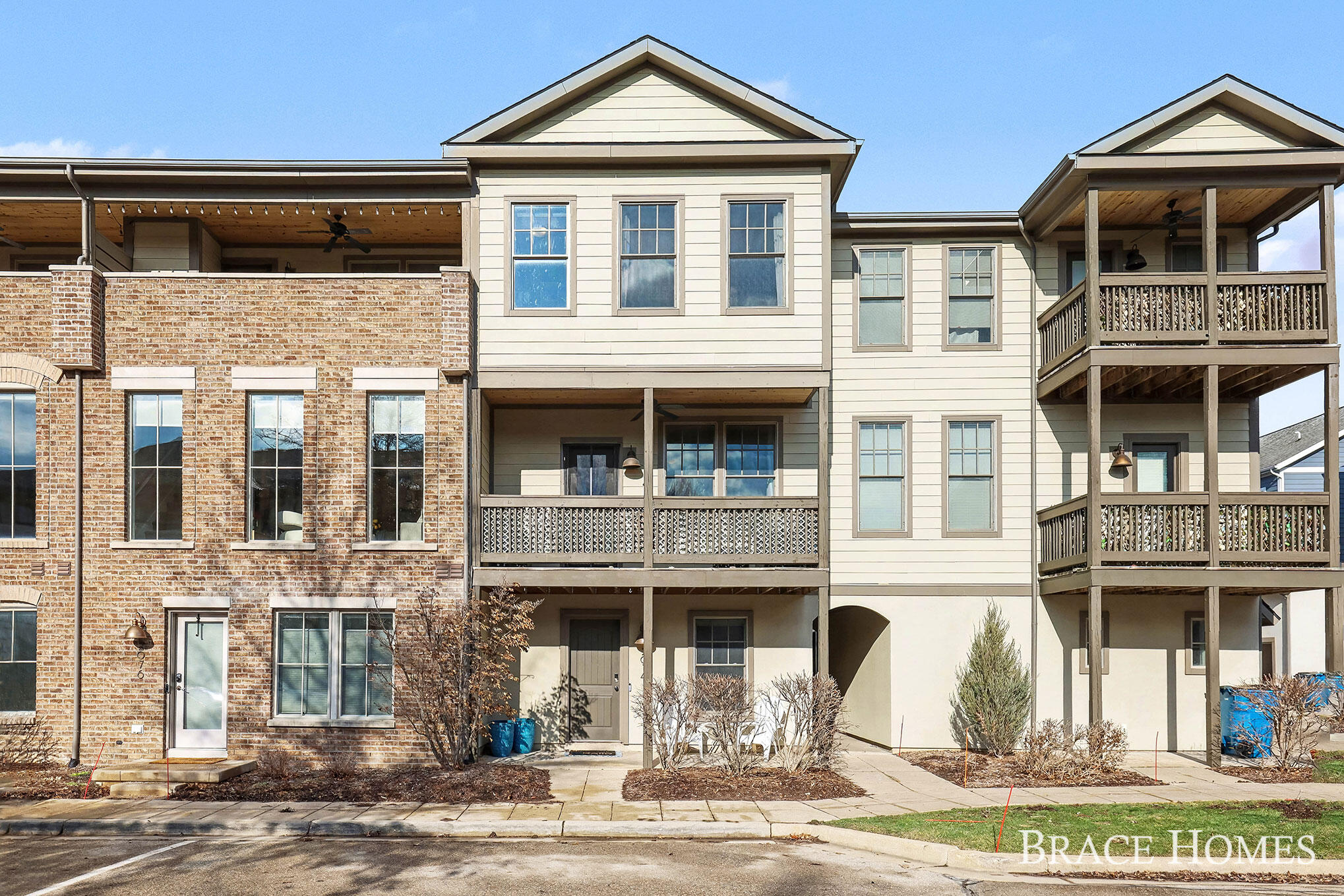 2074 Celadon Drive NE