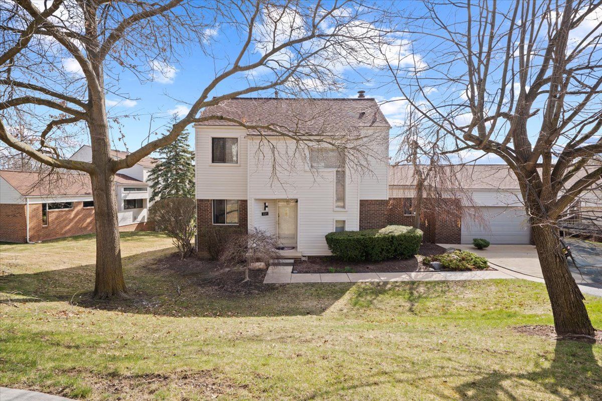 5321 FAIRWAY Lane